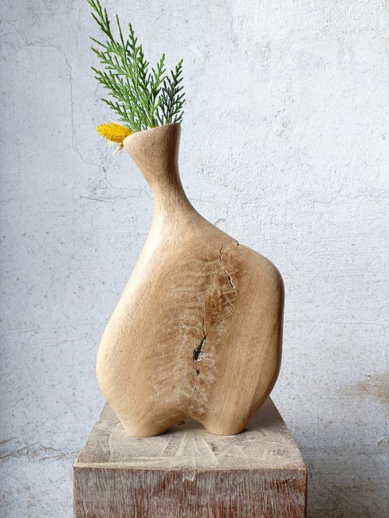 Image 1 of Vase/Skulptur aus geschnitzter massiver Eiche