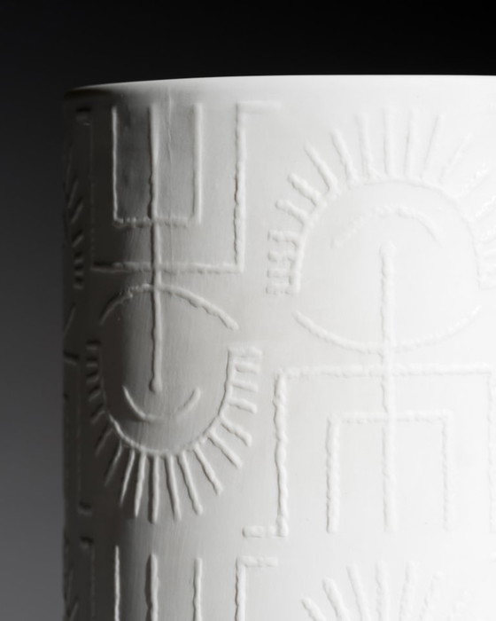 Image 1 of Vaso da terra monumentale in porcellana biscuit con rilievo tribale di Cuno Fischer Rosenthal, 48 cm