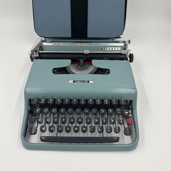 Image 1 of Olivetti Lettera 22 typewriter Blue