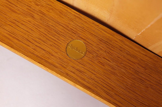 Image 1 of 1 van de 5 vintage Dyrlund fauteuils in eikenhout, jaren 70 | Deense Mid-Century Modern eetkamerstoelen, lichtgrijze bekleding |