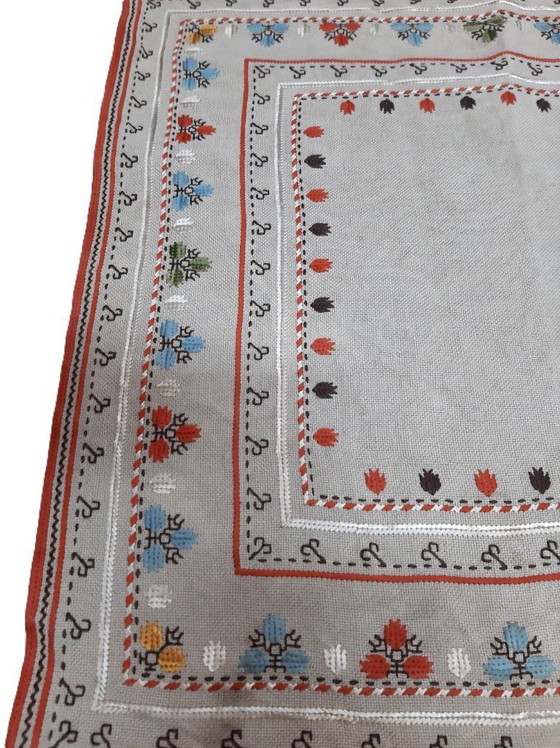 Image 1 of Vintage handgeborduurd linnen tafelkleed 52 x 52 cm
