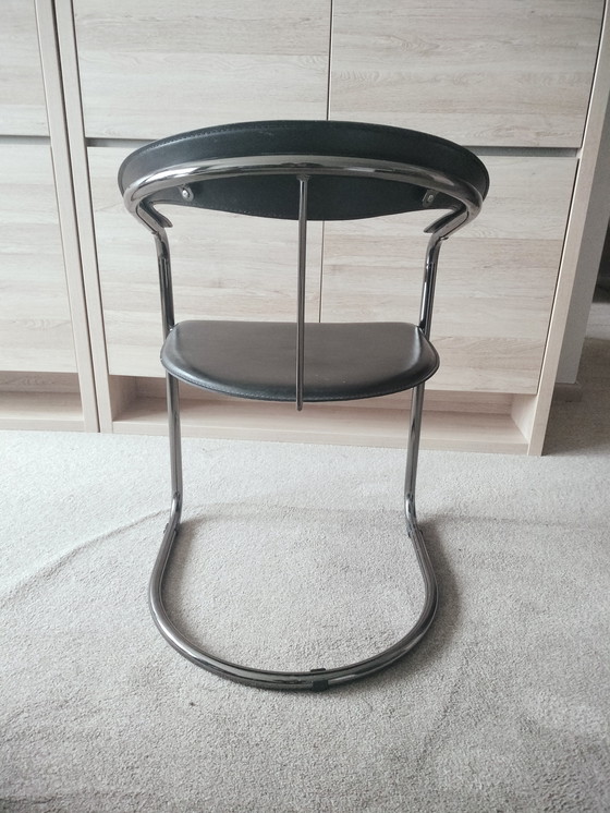 Image 1 of Ensemble de 6 chaises cantilever design italiennes – Chrome et noir – Fabriquées en Italie