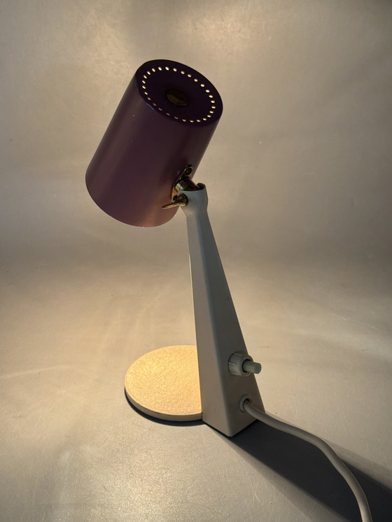 Image 1 of Lampe de table vintage avec abat-jour rose et bouton lumineux