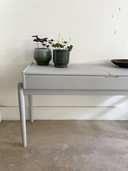 Kaptafel vintage du Danemark. Vous pouvez aussi comme entrée meubel gebruikt worden 