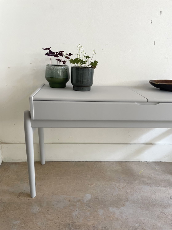 Image 1 of Kaptafel vintage du Danemark. Vous pouvez aussi comme entrée meubel gebruikt worden 
