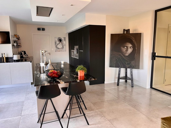 Ritratto fotografico di Sharbat Gula con supporto in metallo – Stampe artistiche, Tela (photo 3 of 5)