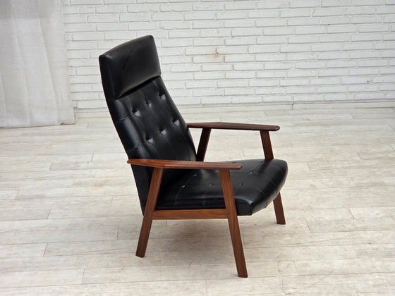 Image 1 of Deense fauteuil uit de jaren 70, zwart kunstleer, teakhout.