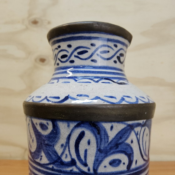 Image 1 of Vintage Ceramic Moroccan Fassi motif vase blue / white (FES) cobalt blue / copper rims