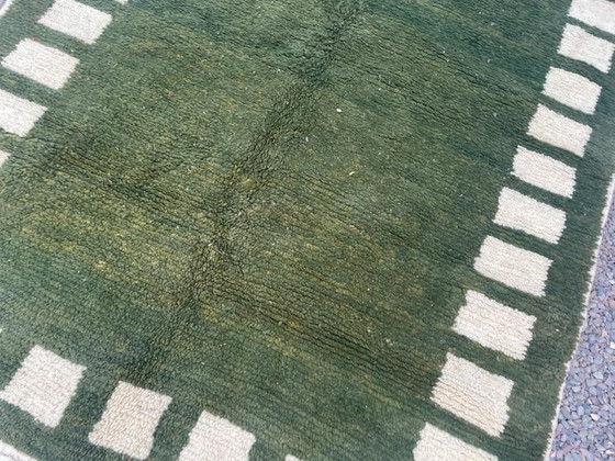 Image 1 of Alfombra bereber Atlas hecha a mano, artesanía tradicional, verde y blanco, 150 x 250 cm.