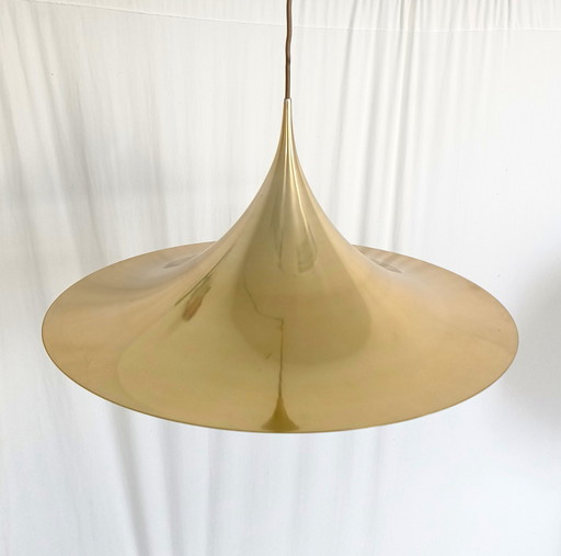 Fog und Morup Hexenhut Lampe in Gold Farbe