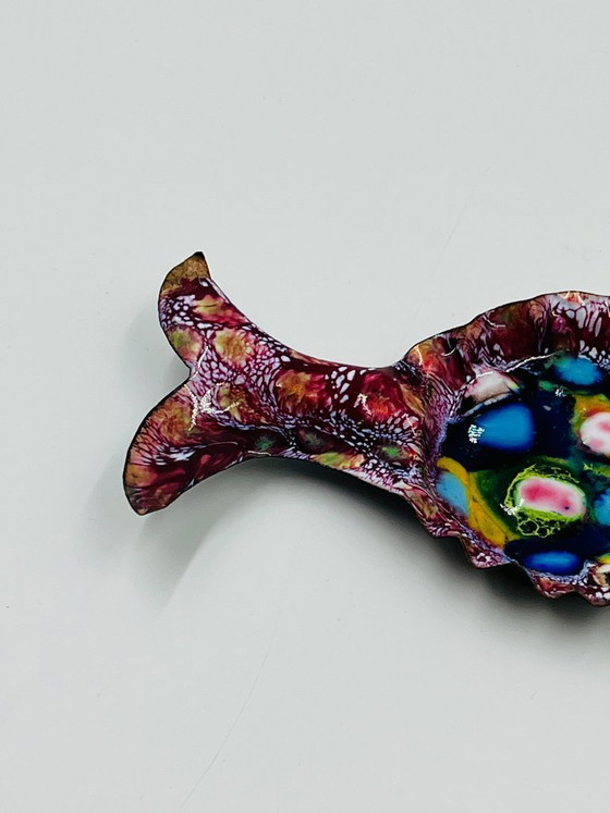 Image 1 of Piatto da portata vintage a forma di pesce, smalto su rame, stile modernista, anni '70.