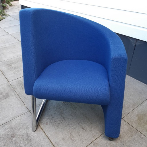 Königsblauer asymmetrischer Stuhl