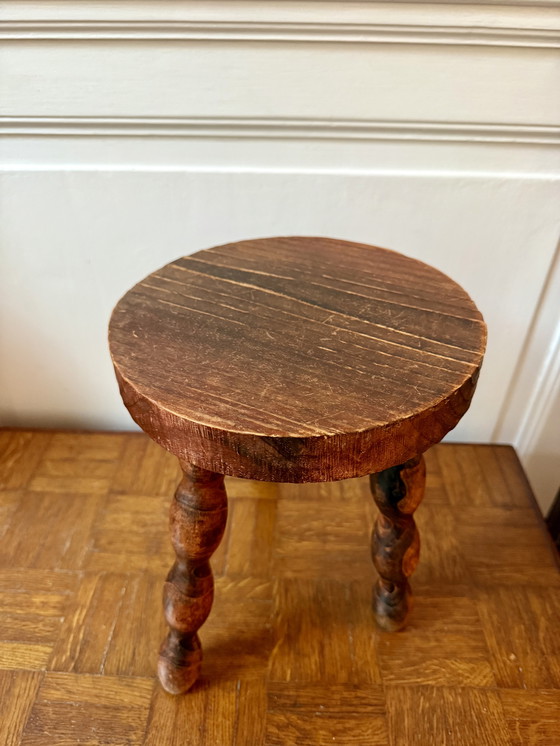 Image 1 of Taburete trípode de madera torneada