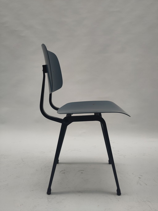 Revolt chair Friso Kramer Ahrend de Cirkel