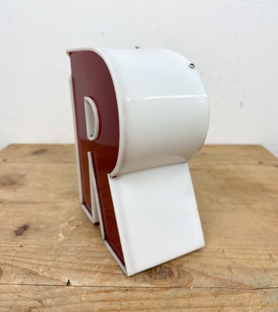 Image 1 of Lettera R rossa vintage con facciata, anni '70