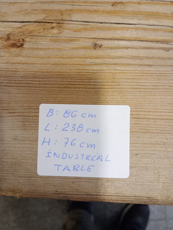 Image 1 of Industriële massieve houten eettafel 