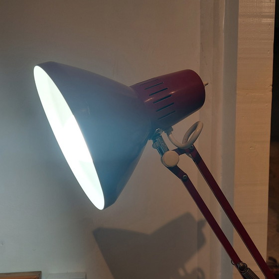 Image 1 of Lampada da scrivania rossa industriale di Ledu, progettata da un architetto svedese di metà secolo.