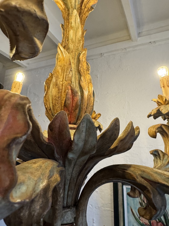 Image 1 of Kronleuchter aus geschnitztem Holz im Hollywood-Regency-Stil der 70er