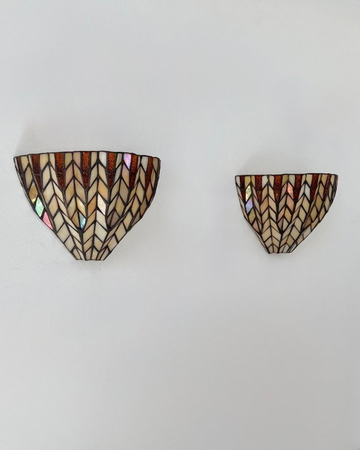 Paar vintage "glas-in-lood" koperen en glazen Wandlampen, Frankrijk 1970
