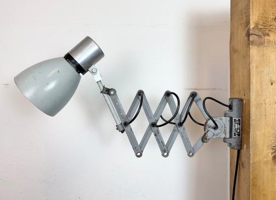 Image 1 of Industriële grijze schaarwandlamp, jaren 60