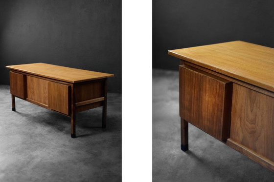Image 1 of Großer dänischer Schreibtisch im Mid-Century-Stil aus braunem Teakholz, 1960er Jahre