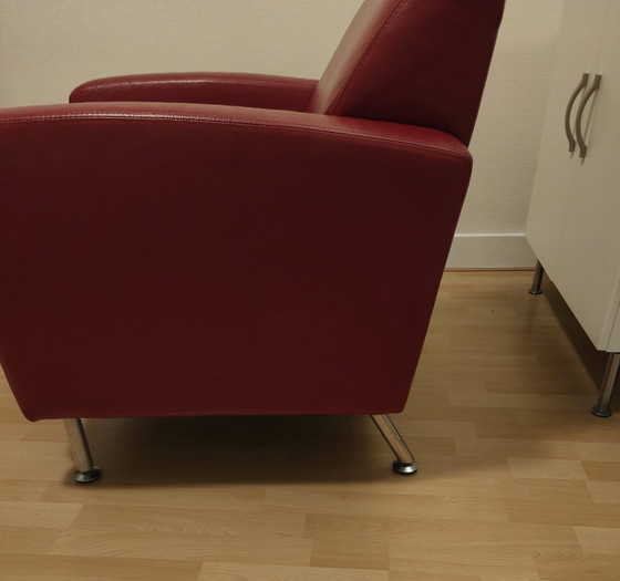 Image 1 of Poltrona di design realizzata interamente in pelle rossa