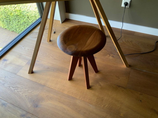 MADE dressing table with 2 drawers incl. Matching chair.