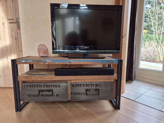 Image 1 of Industrieel Industrieel TV-meubel – sloophout & metaalTV-meubel – sloophout & metaal