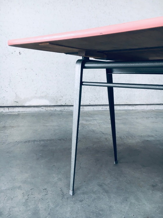 Image 1 of Scrivania di design industriale olandese di Wim Rietveld per Ahrend De Cirkel, Paesi Bassi, anni '60