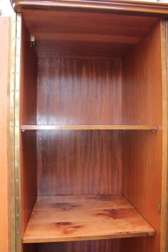 Image 1 of Vintage (jaren 30-50) 3-deurs houten kledingkast, 2x 1/3 leg en 1/3 hang