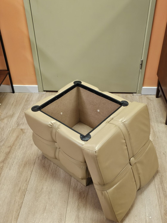 Pouf ottoman vintage avec rangement et repose-pieds, en similicuir beige taupe – Poufs & repose-pieds, Leather (photo 6 of 9)
