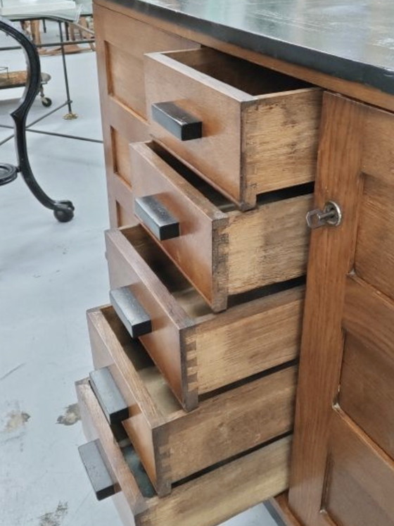 Rene Gabriel dressoir in Franse eikenhouten stijl uit het midden van de 20e eeuw – Wood (photo 6 of 6)