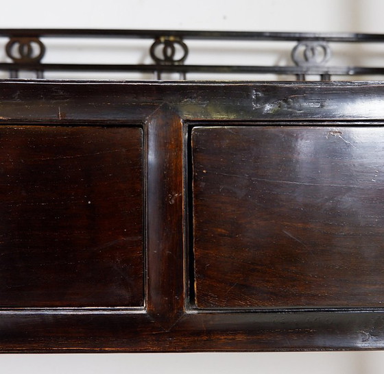 Image 1 of Vintage drielaagse Chinese boekenkast van gelakt hout - 20e eeuw