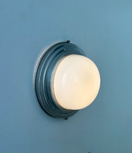 Lampada da parete vintage art déco, cromo e opalina, Francia 1930