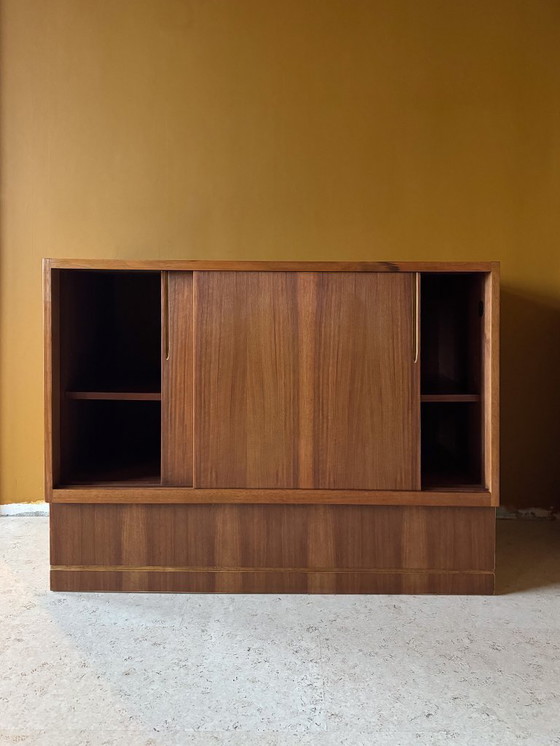 Image 1 of Buffet style années 60 – placage noyer