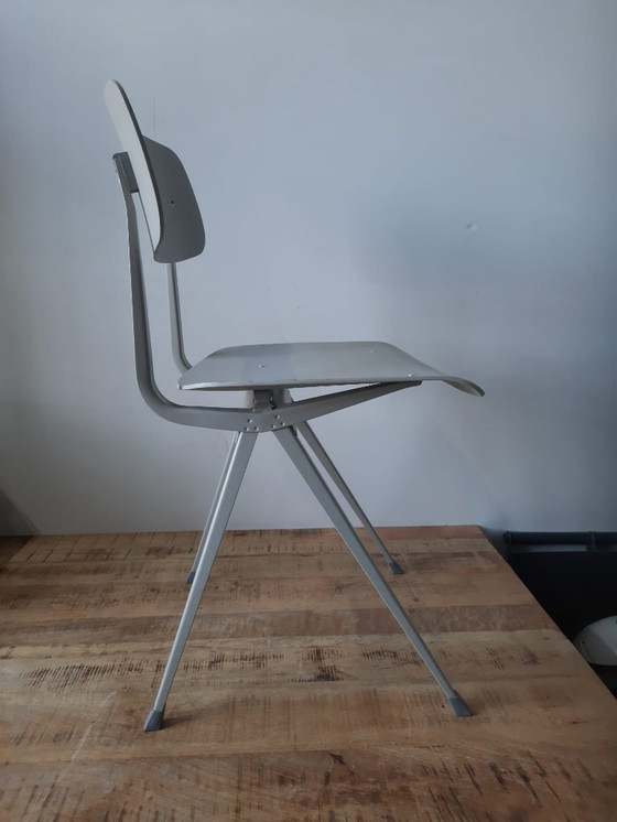 Image 1 of 2x chaise Ahrend Revolt By Friso Kramer, gris clair