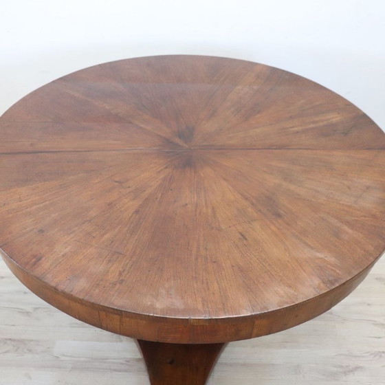 Image 1 of Antique Round Table in Walnut, Italy Early 19th Century