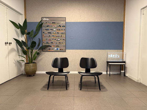 Image 1 of Vitra | Charles & Ray Eames | LCW Lounge Chair | Zwart Essen | 2 stuks