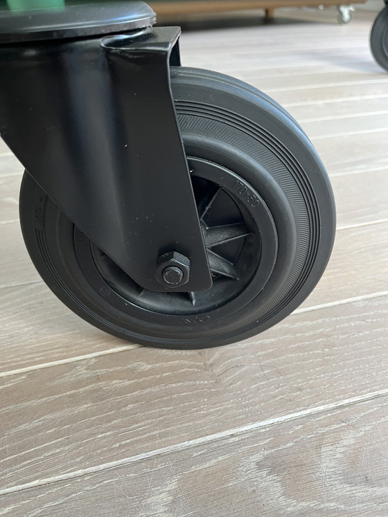 Image 1 of Fontana Arte glazen salontafel op wielen