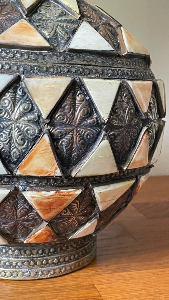 Image 1 of Vintage handgemaakte lamp, aardewerk en verzilverd metaal