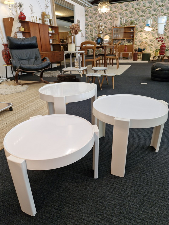 Image 1 of Tables d'appoint design vintage Italie 70S blanc trois pièces