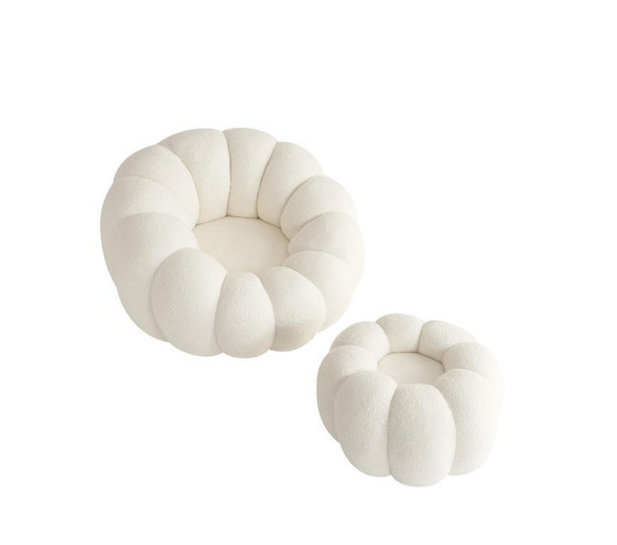 Image 1 of Sillón giratorio Pearl en tela de felpa beige con reposapiés otomano – Comodidad premium