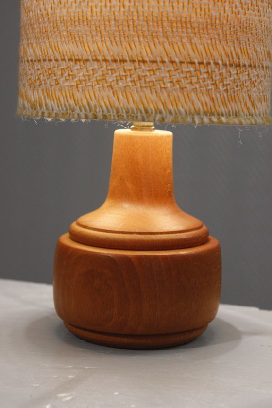Image 1 of Vintage tafellamp in Scandinavische stijl, gedraaid hout en stof, jaren 70.
