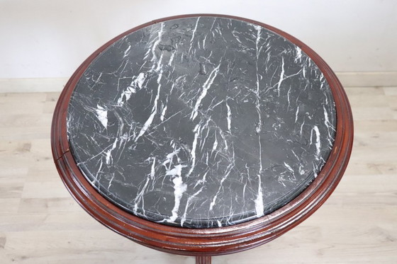 Image 1 of Tavolino in legno di faggio con piano in marmo, Italia XX secolo