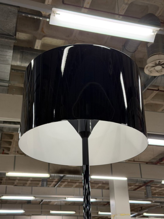 FLOS Spun Light Lampada da terra Nera – Lampade da terra, Plastica (photo 7 of 10)