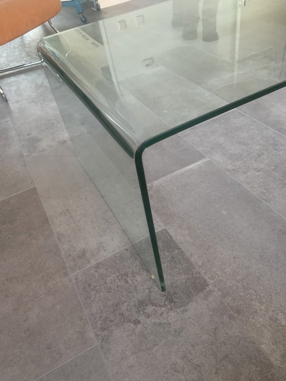 Image 1 of Table basse en verre robuste