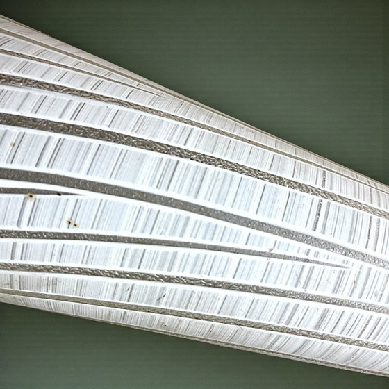 Image 1 of Applique murale française moderne du milieu du siècle, en verre blanc et laiton, années 1960