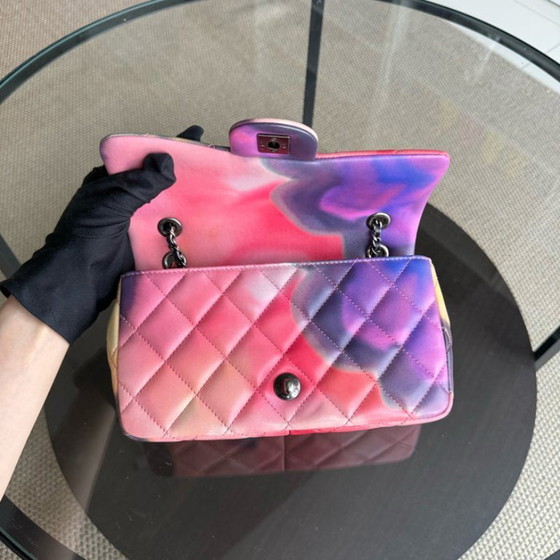 Image 1 of Borsa Chanel Classic Flap Small - Edizione limitata in pelle di agnello trapuntata Flower Power con finiture nere, serie 21