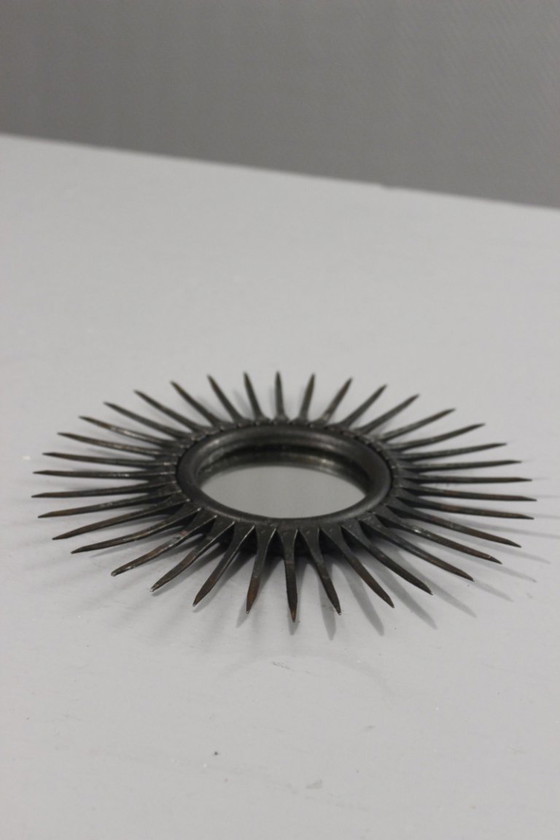 Image 1 of Brutalistische ijzeren spiegel uit circa 1950. Brutalistisch modernistisch ontwerp.