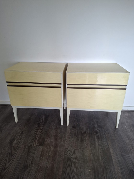 Image 1 of Vintage nachtkastjes + kaptafel lichtgeel formica
